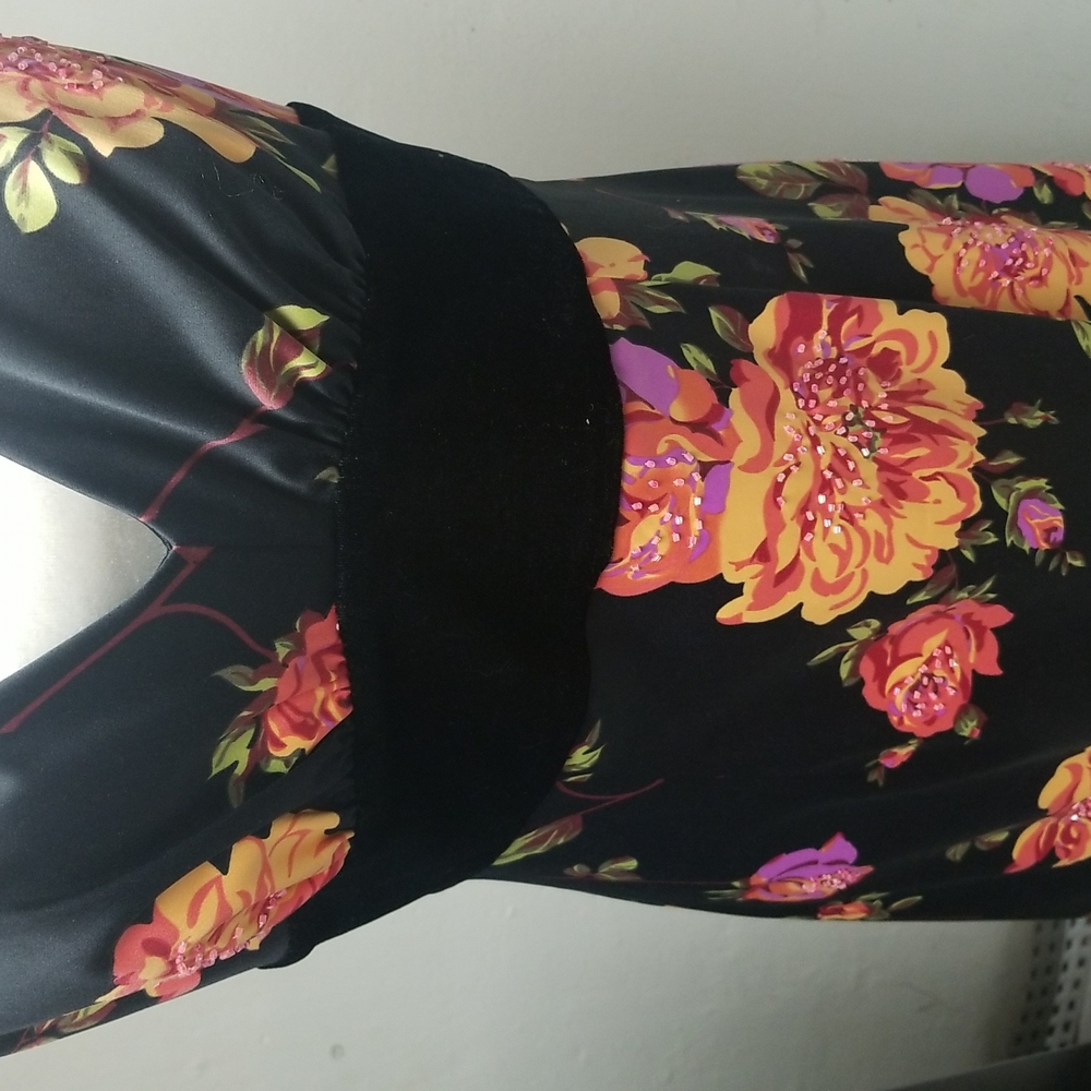 JS Collections Dress - Picture 4 of 10